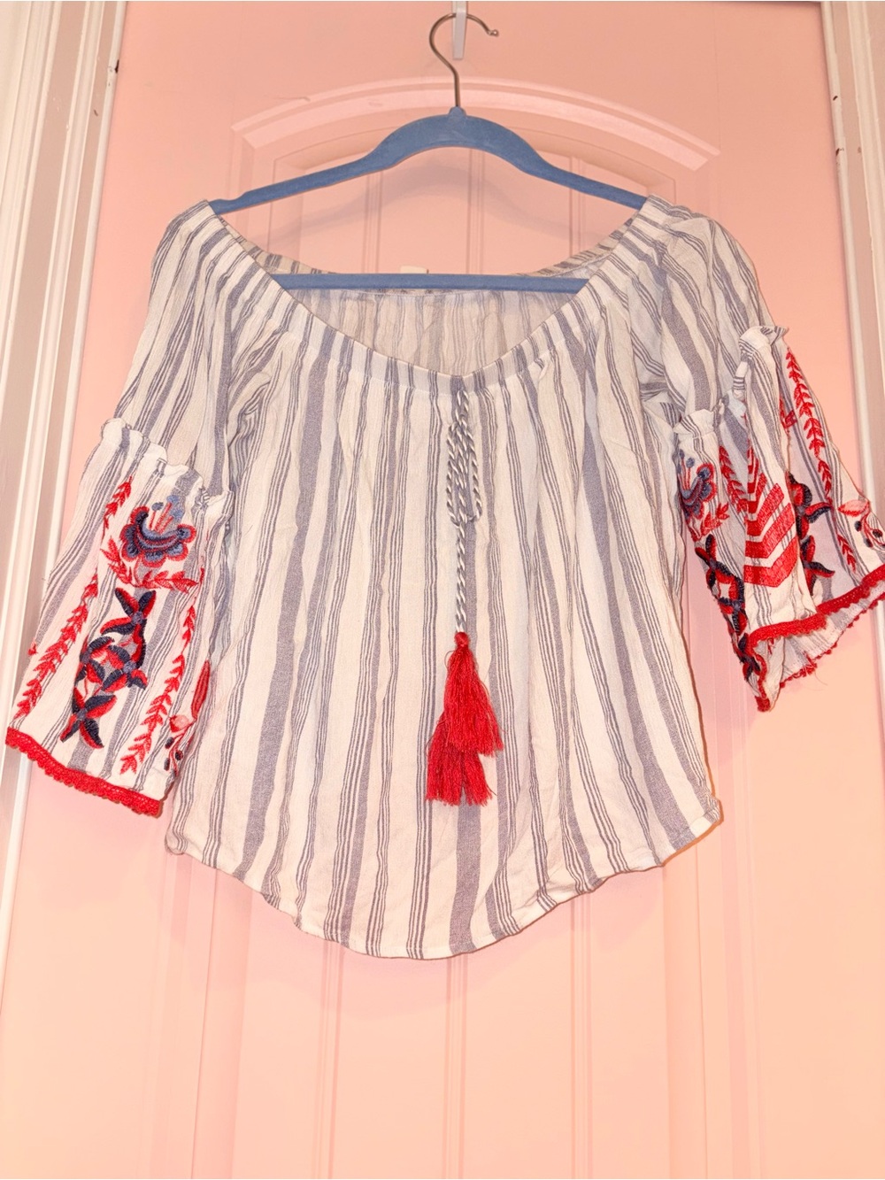 Altar’d State Off-Shoulder Embroidered Boho Top Size Medium